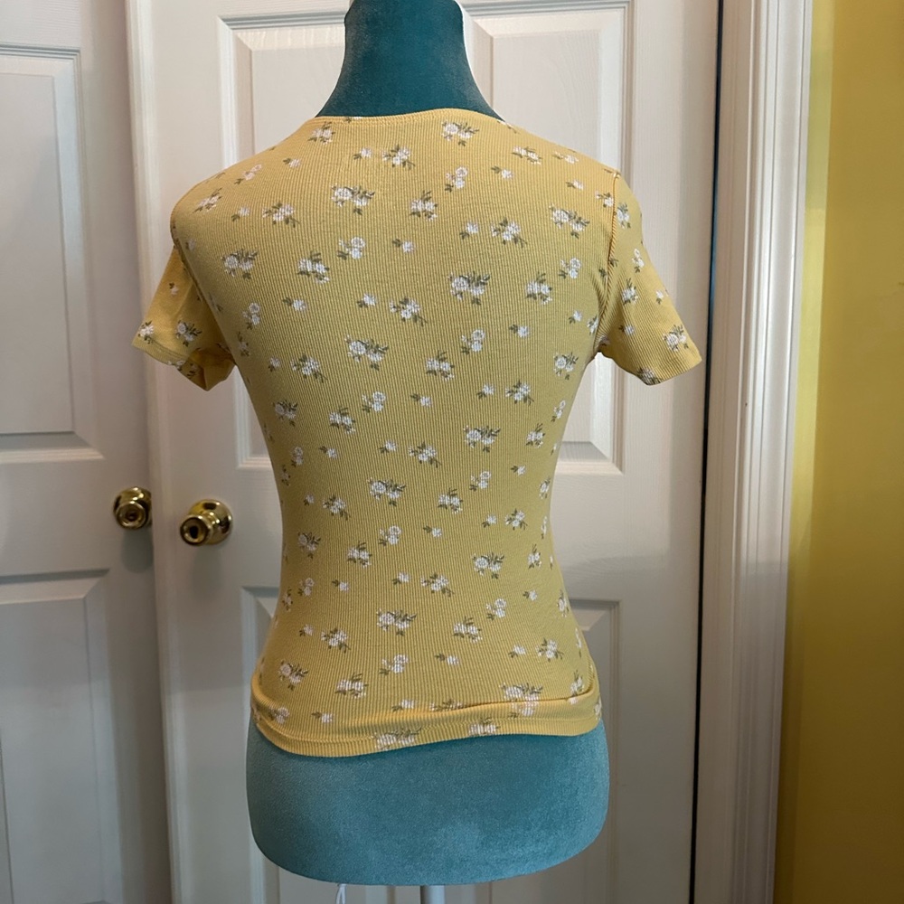 Hollister v-neck baby tee - Picture 3 of 6